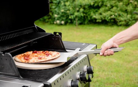 Kamienie szamotowe do pizzy, czyli pizza na grillu gazowym jak z włoskiego pieca